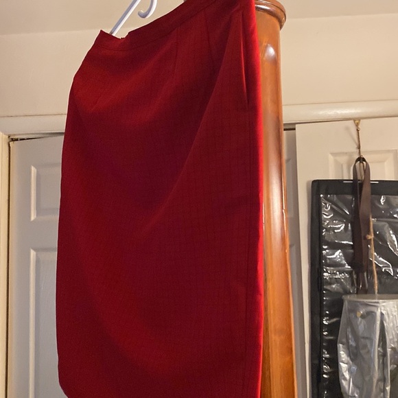 2 PCs red skirt set with red and gold buttons black pattern lines going through - Picture 7 of 8